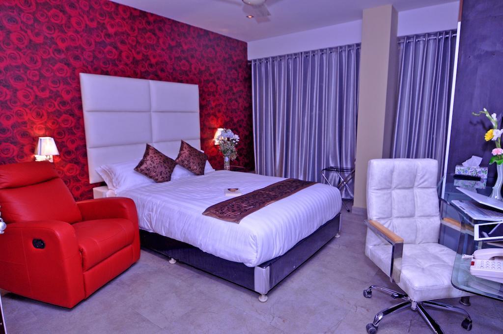 דאהקה Contemporary Heights Hotel And Apartments חדר תמונה